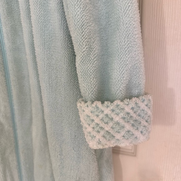 Women’s Full Zipper Sleepwear Size Medium Light Blue Winter/ Summer Robe - Picture 5 of 6